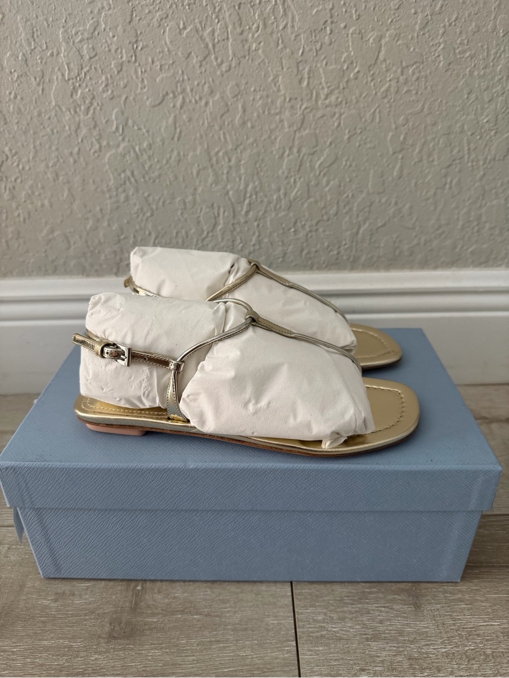 Women’s 35 Prada White Gold-Trim leather Flat thong Sandals